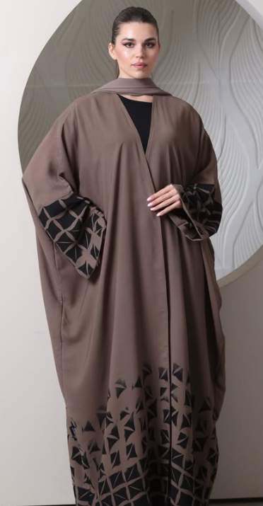 عباية موكا بنقشة هندسية سوداء